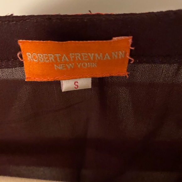 Beautiful timeless tunic with gorgeous detailing. - Picture 2 of 3